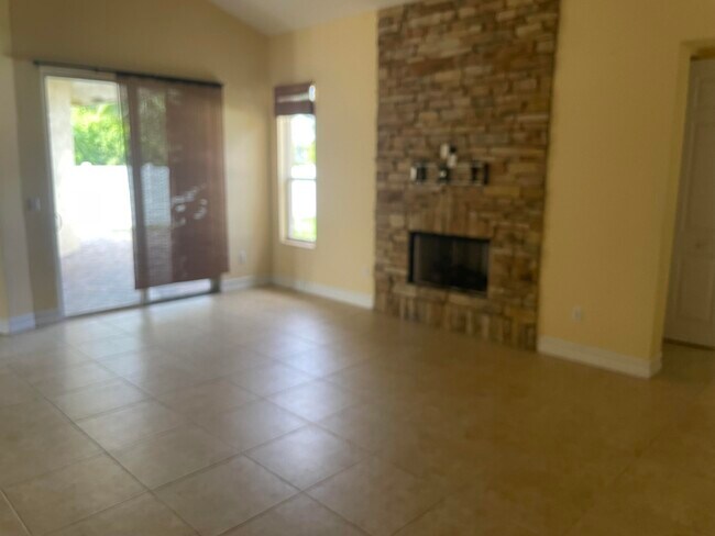 Building Photo - 3073 SW Savona Blvd