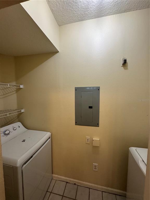 Building Photo - 14214 Fredricksburg Dr