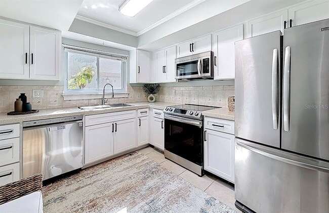 Building Photo - 1655 58th Terrace S