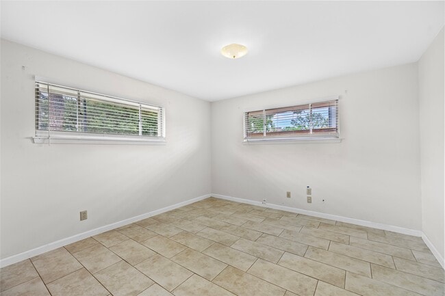 Building Photo - 4135 Levonshire Dr
