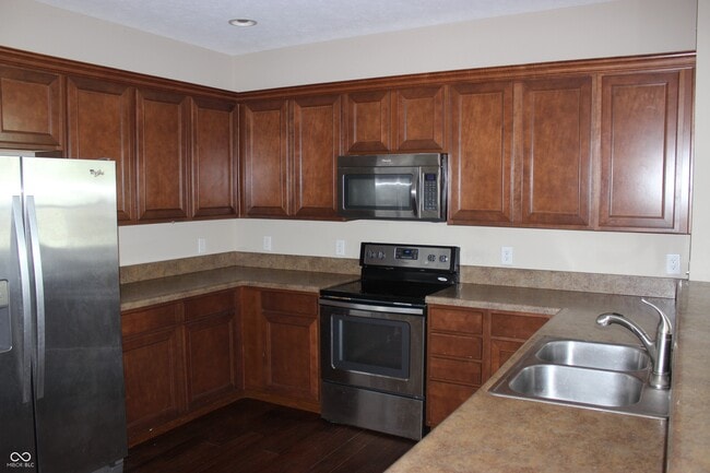 Building Photo - 5784 Pebblebrooke Rd