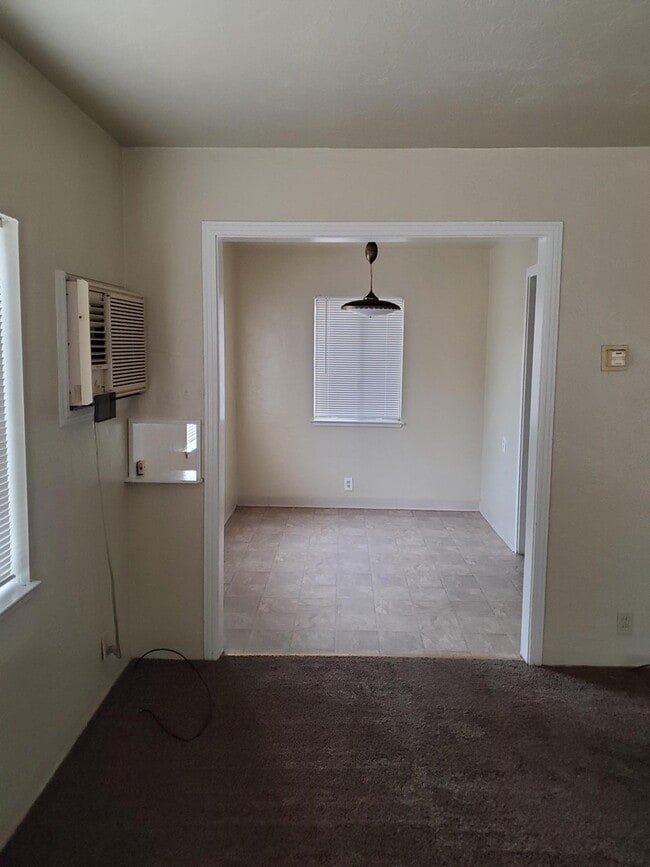 Building Photo - S526/528MR