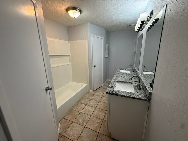 Building Photo - 10028 Ridgecoral Dr