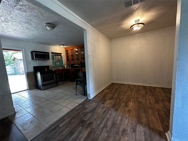 Building Photo - 6306 Flamingo Dr