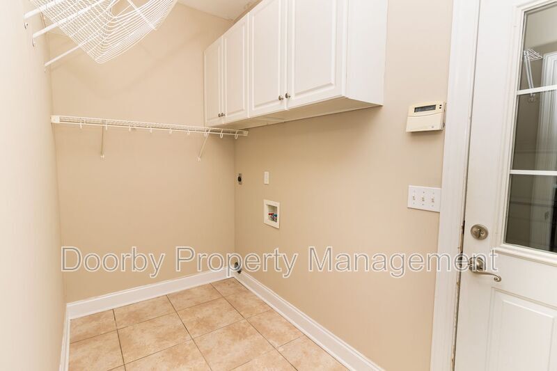 Building Photo - 8584 Sunridge Dr