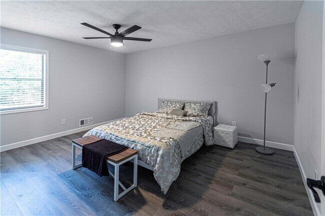 Building Photo - 986 Bramwell Ln