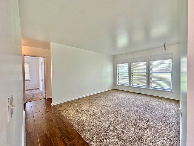 Building Photo - 3 BED 2 BATH-Longview Acres 2nd
