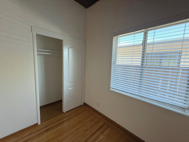 Building Photo - 1652 Borden St