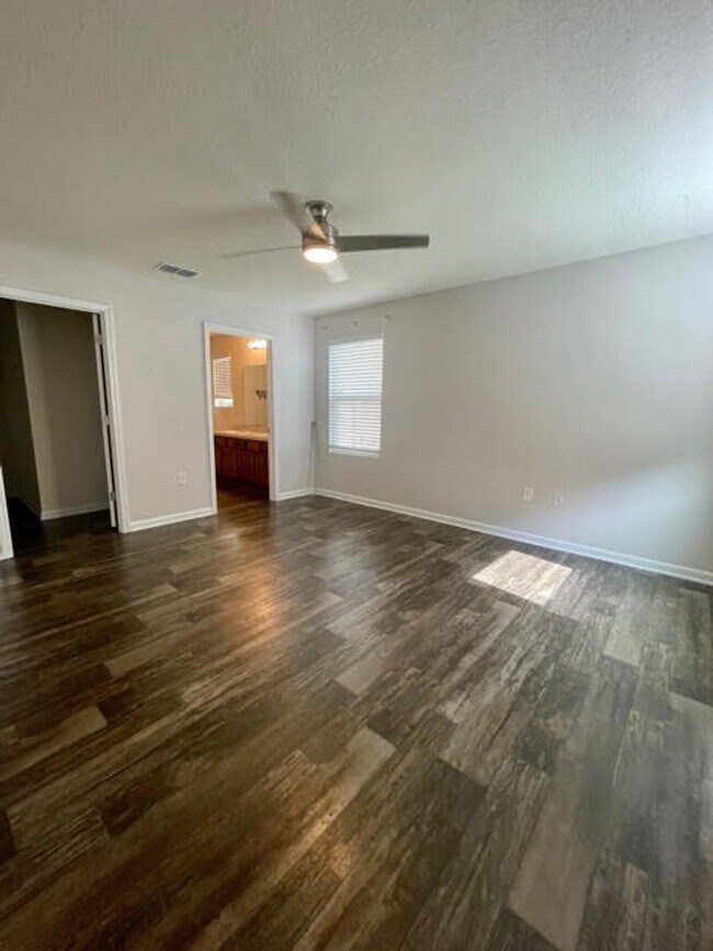 Building Photo - Practically New Home