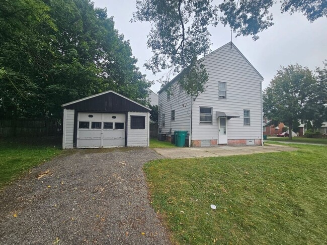 Building Photo - 18701 Maple Heights Blvd