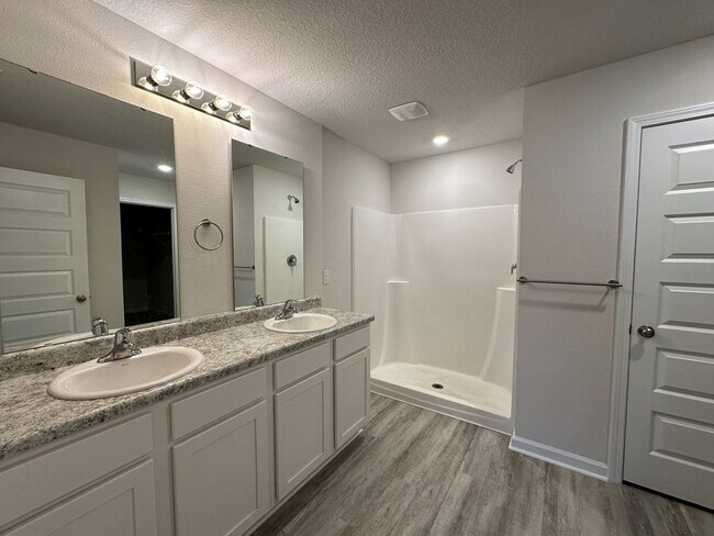 Building Photo - 4 bedroom 2 bath home in the Woodlands Subdivision in Milton, FL!