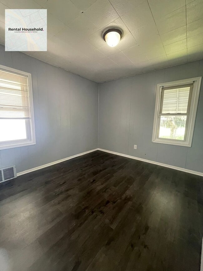 Building Photo - Cozy 3-Bedroom Bungalow for Rent: A Perfect Place to Call Home (SECTION 8-Preferred)