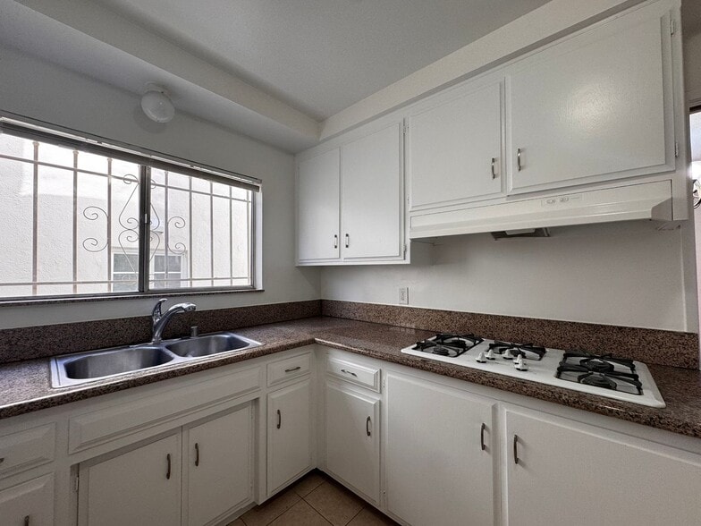 Building Photo - 1065 S Holt Ave