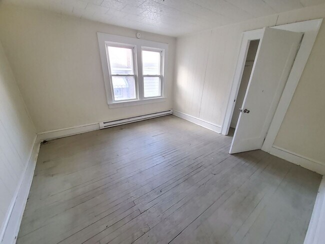 Building Photo - 277 E Spring St