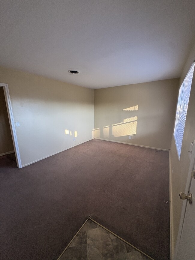 Building Photo - 228 Frieda Ln