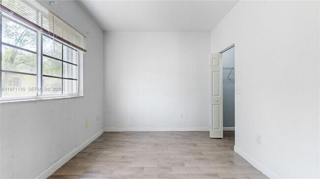 Building Photo - 373 NE 26th Pl