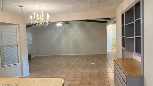 Building Photo - 3911 Firethorn Dr