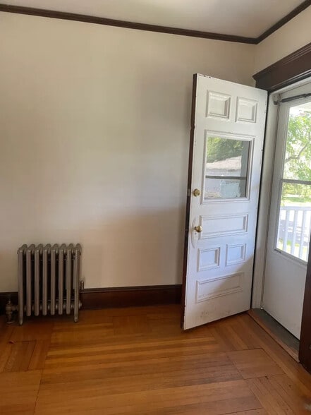 Building Photo - 34 Day Ave