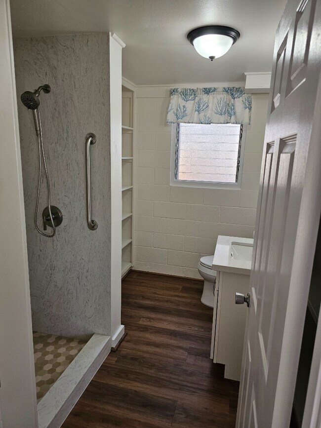 Building Photo - 4 bed, 2.5 bath single family house, Liliha neighborhood.