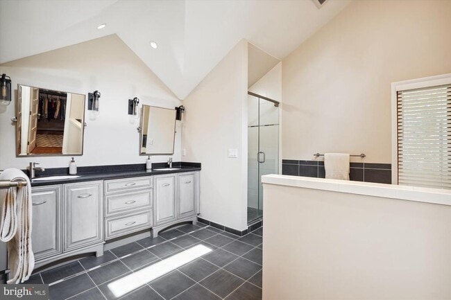 Building Photo - 10408 Hunter Ridge Dr