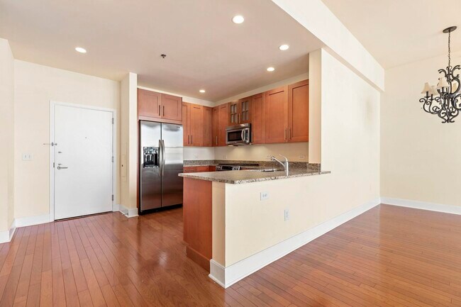Building Photo - 1125 Maxwell Ln