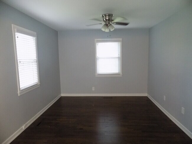 Building Photo - Nice Updated 4 bedroom house with first floor primary bedroom/Bathroom