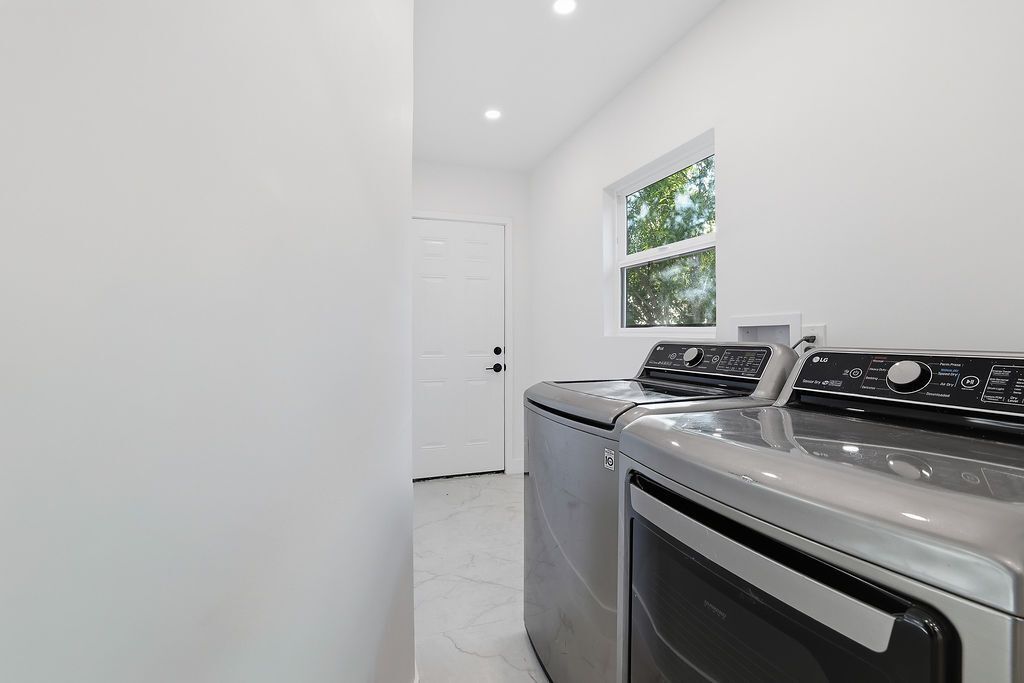 Building Photo - 1722 Bel Aire Dr