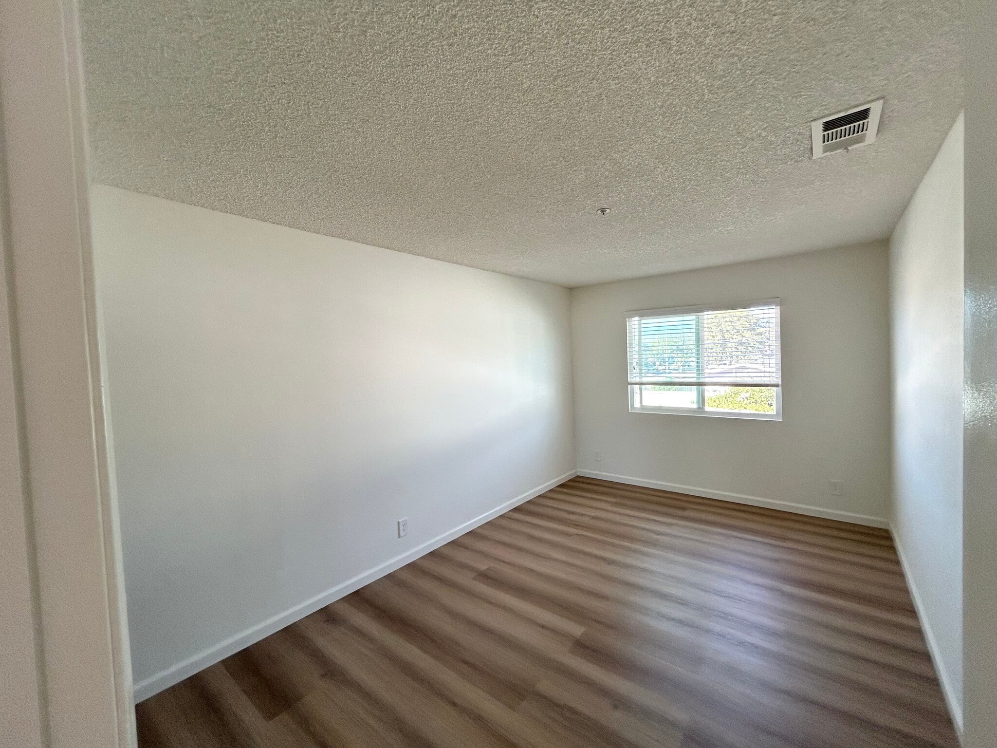 Building Photo - 915 Carob Way