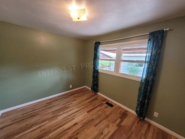 Building Photo - Beautiful 3 bdrm Home w/ a remodeled kitchen, stainless appliances, deck, yard and more!!!