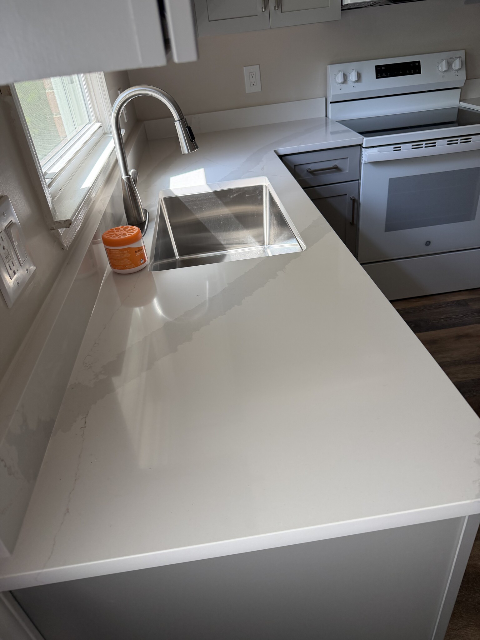 New kitchen quartz counter top - 111 Cash Ln