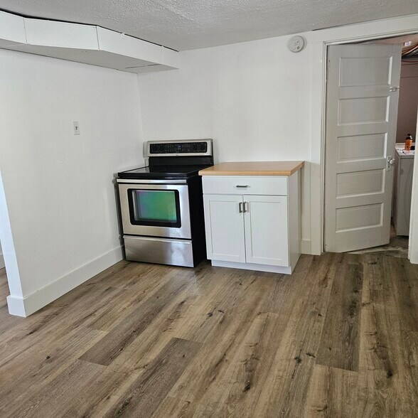 Kitchen - 120 W 700 S