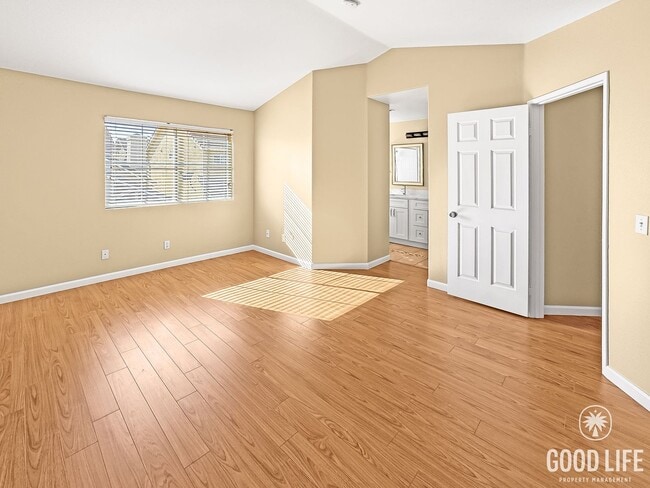 Building Photo - Immaculate 4Bd/2.5Ba Home with New Fridge, AC, Fenced Back Patio in Aliso Viejo!