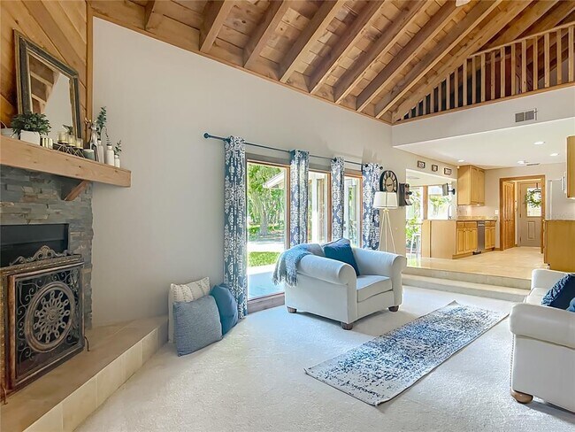 Building Photo - 4661 SW 7th Avenue Rd