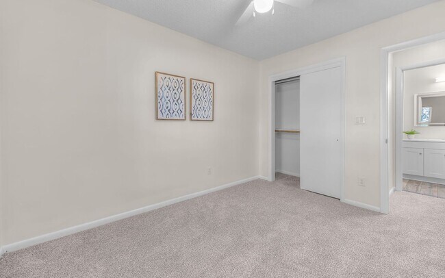 Building Photo - READY NOW!! 3-Bedroom Townhome w/Attached Garage! Golf Course Views - Pet Friendly - All Appliances!