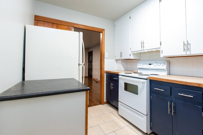 Building Photo - 6102 E Oakwood Dr