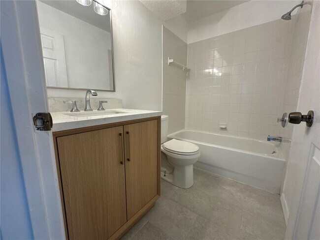 Building Photo - 1817 Townhall Ln