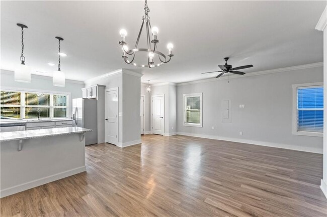 Building Photo - 913 NE Hts Ln