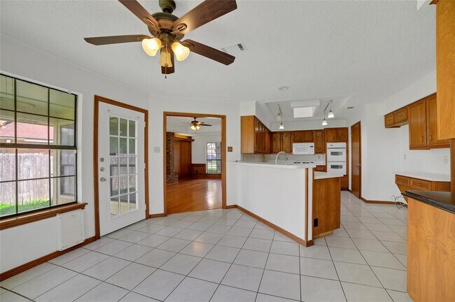 Building Photo - 601 Cedar Ridge Dr
