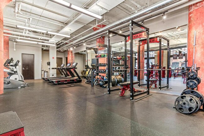 Building Photo - 301 N 7th Ave