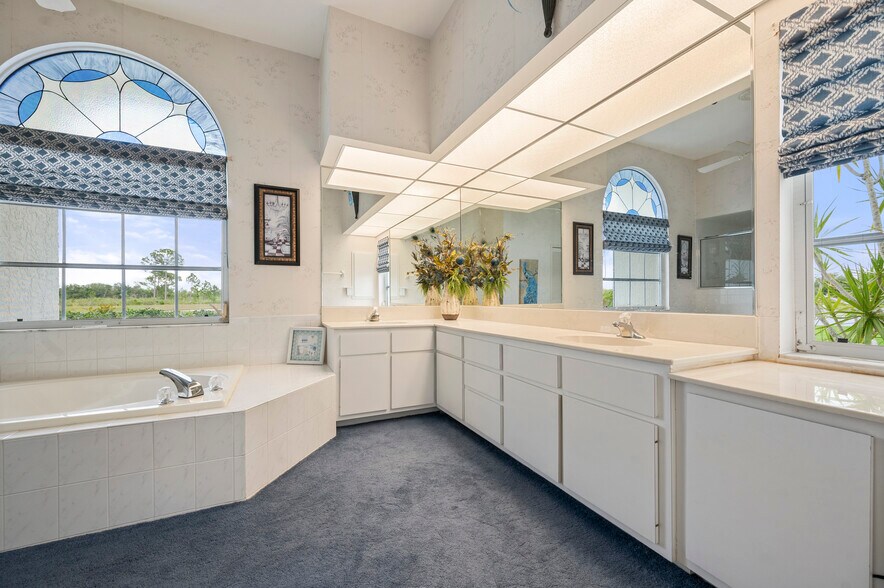 Building Photo - 12879 SW Kings Row