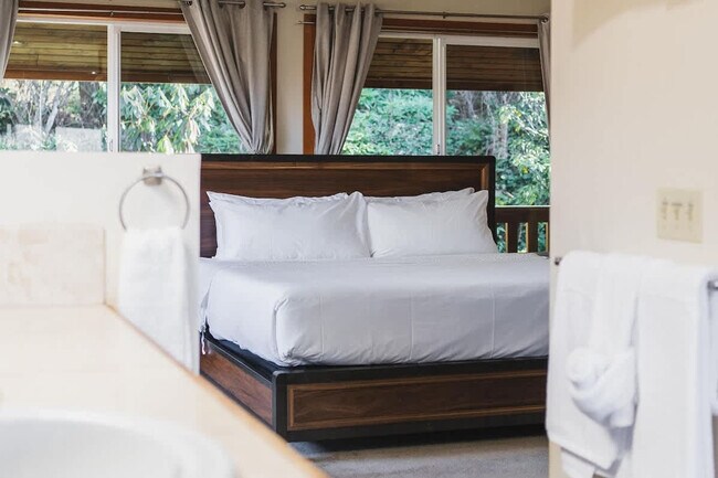 Building Photo - 7755 Cully Ln