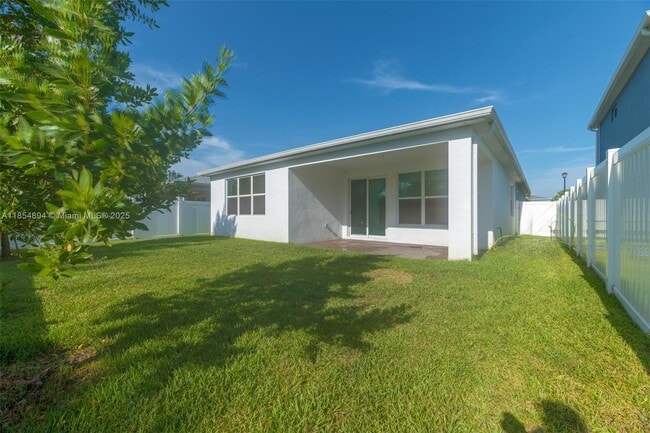Building Photo - 10669 SW Gloriana St