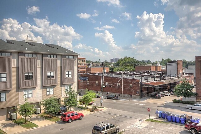 Building Photo - 585 S Upper St