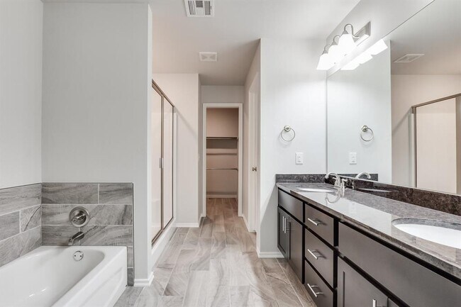 Building Photo - 13321 Beaumont Dr