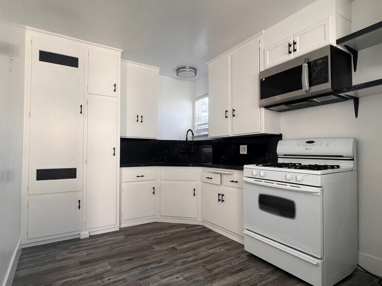 Building Photo - 227 Calle Miramar