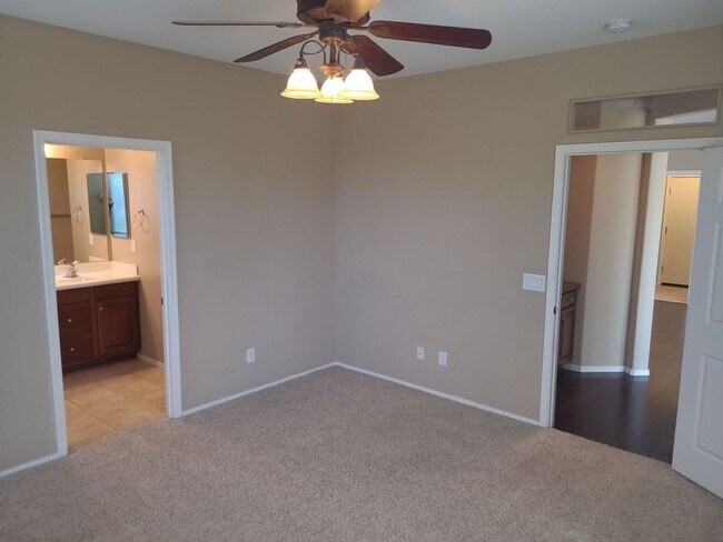 Building Photo - 4457 E Carob Dr