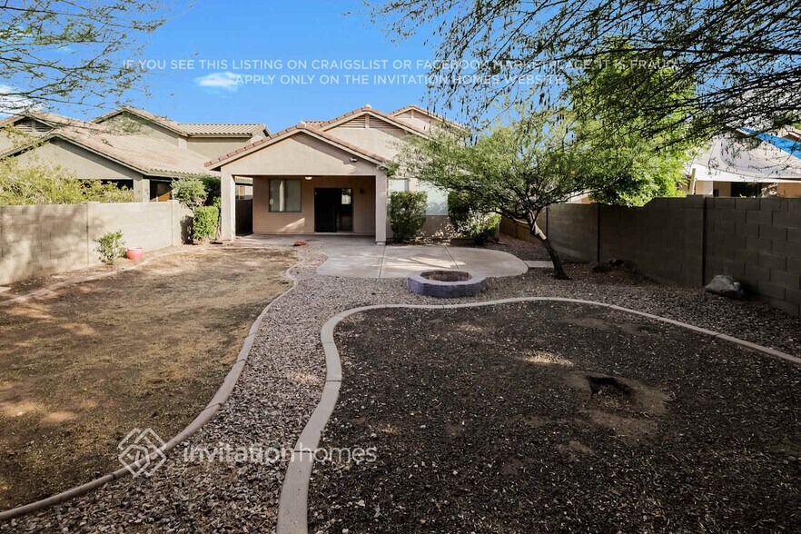 Building Photo - 39137 N Parker Ln