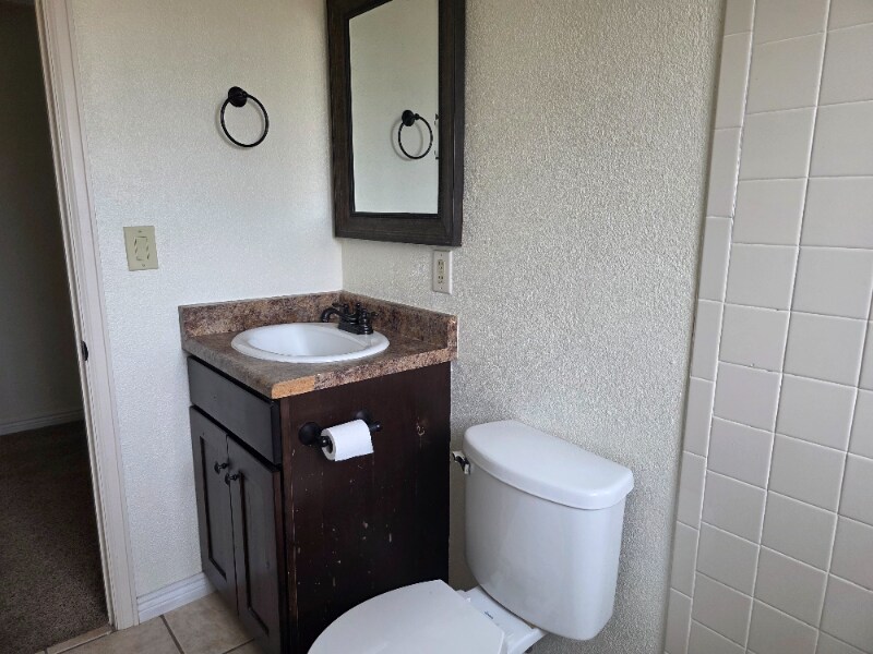 Building Photo - 2844 Lexington Ln