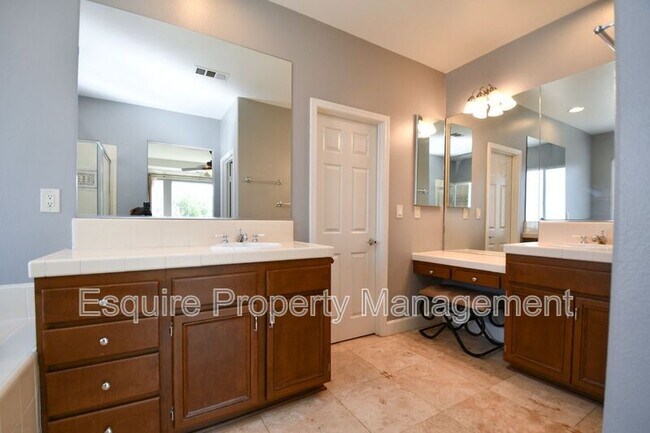 Building Photo - 1763 Alta Vista Pl