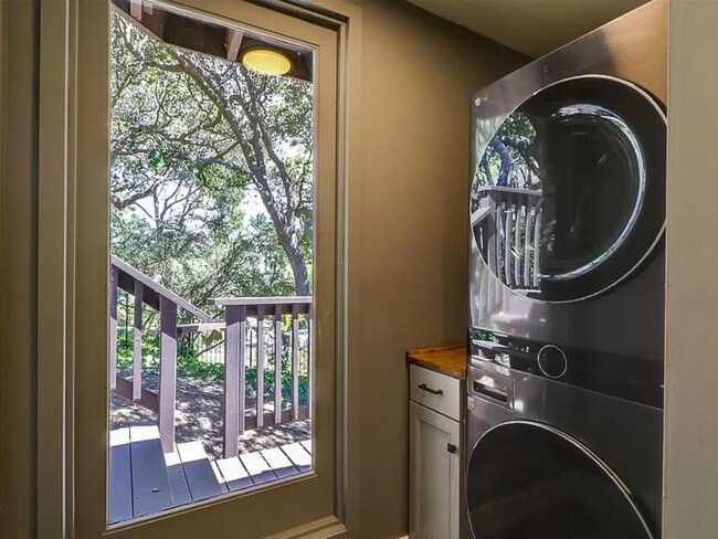 Building Photo - Cottage Retreat Minutes from Downtown Los Gatos & Saratoga